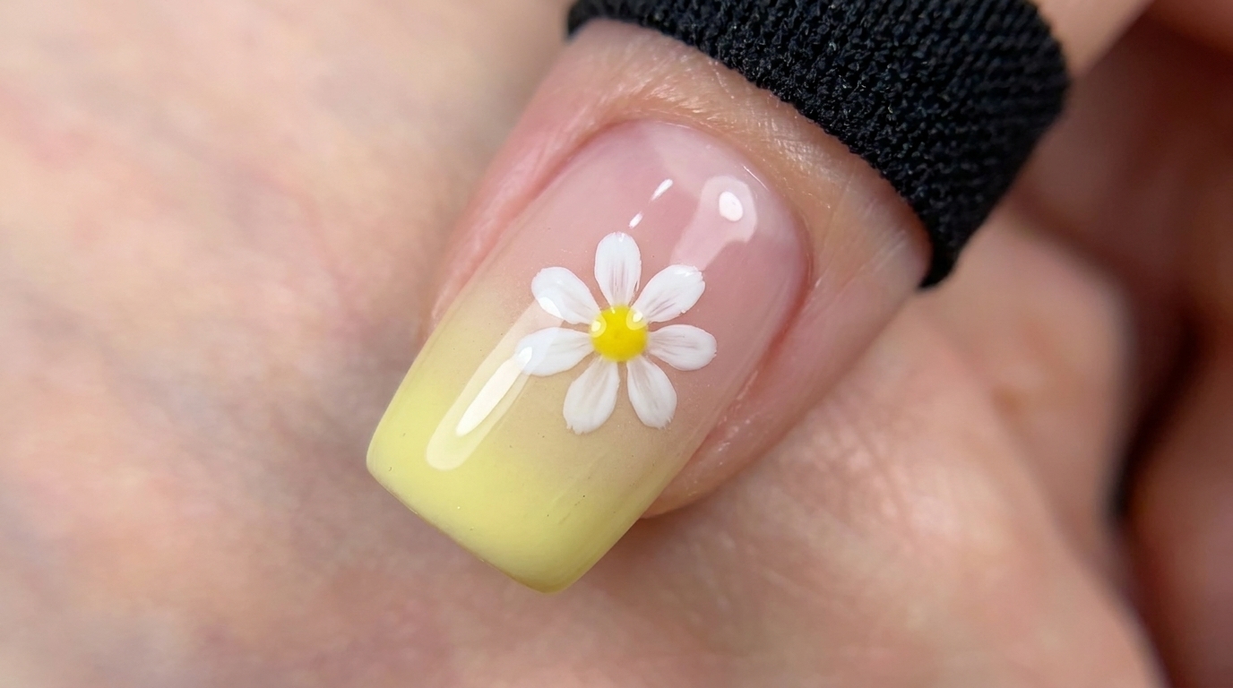 Unghie con sfumatura gialla e margherite — Tutorial passo dopo passo per principianti