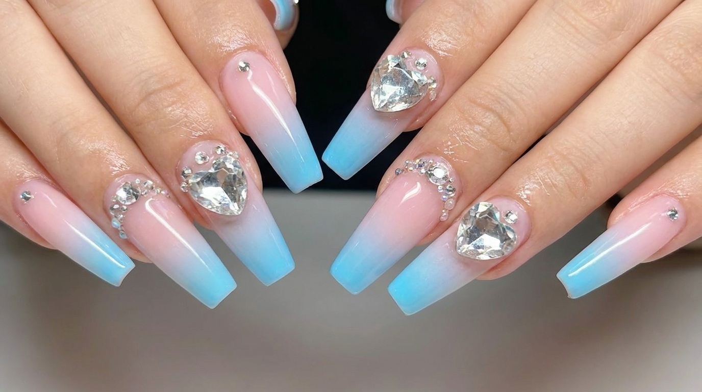 Unghie Ombré Rosa e Blu con Decorazioni in Strass