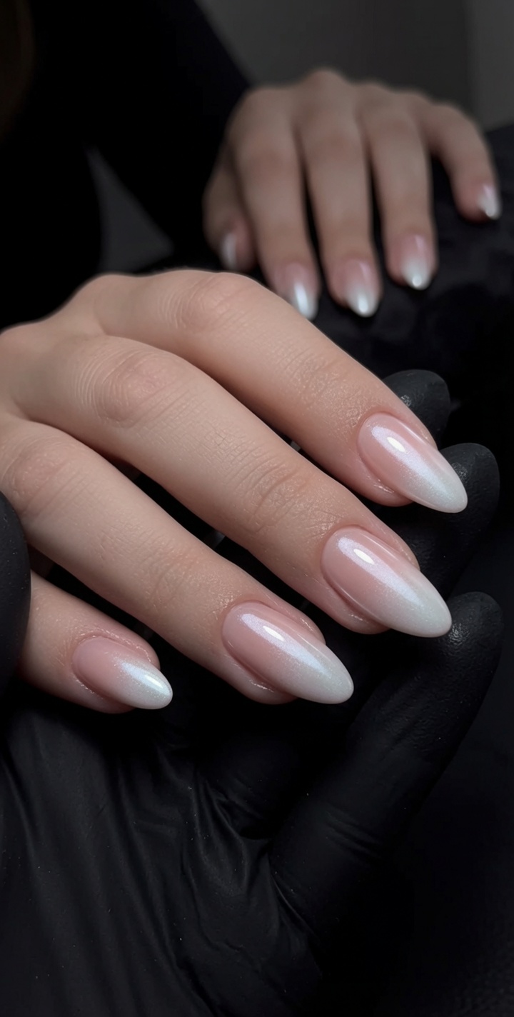 Tutorial Unghie Ombré Bianco Perla Stile Hailey Bieber