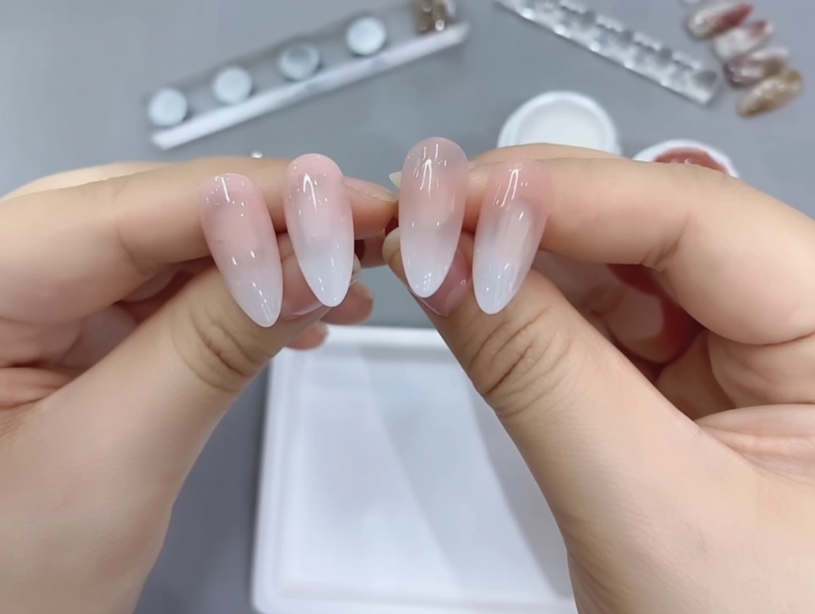 Unghie Ombré Nude e Bianco: Tutorial Passo dopo Passo per Principianti