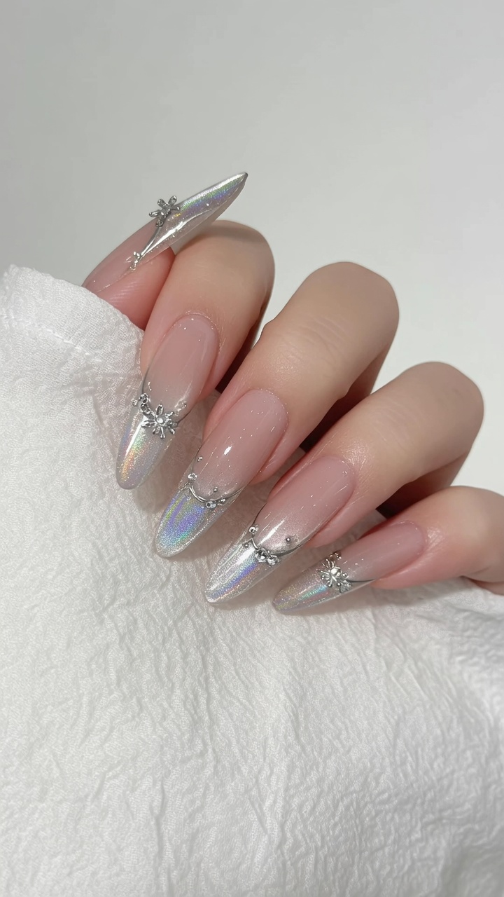 Unghie Cat-Eye con Aurora Chrome e French — Tutorial Invernale Elegante
