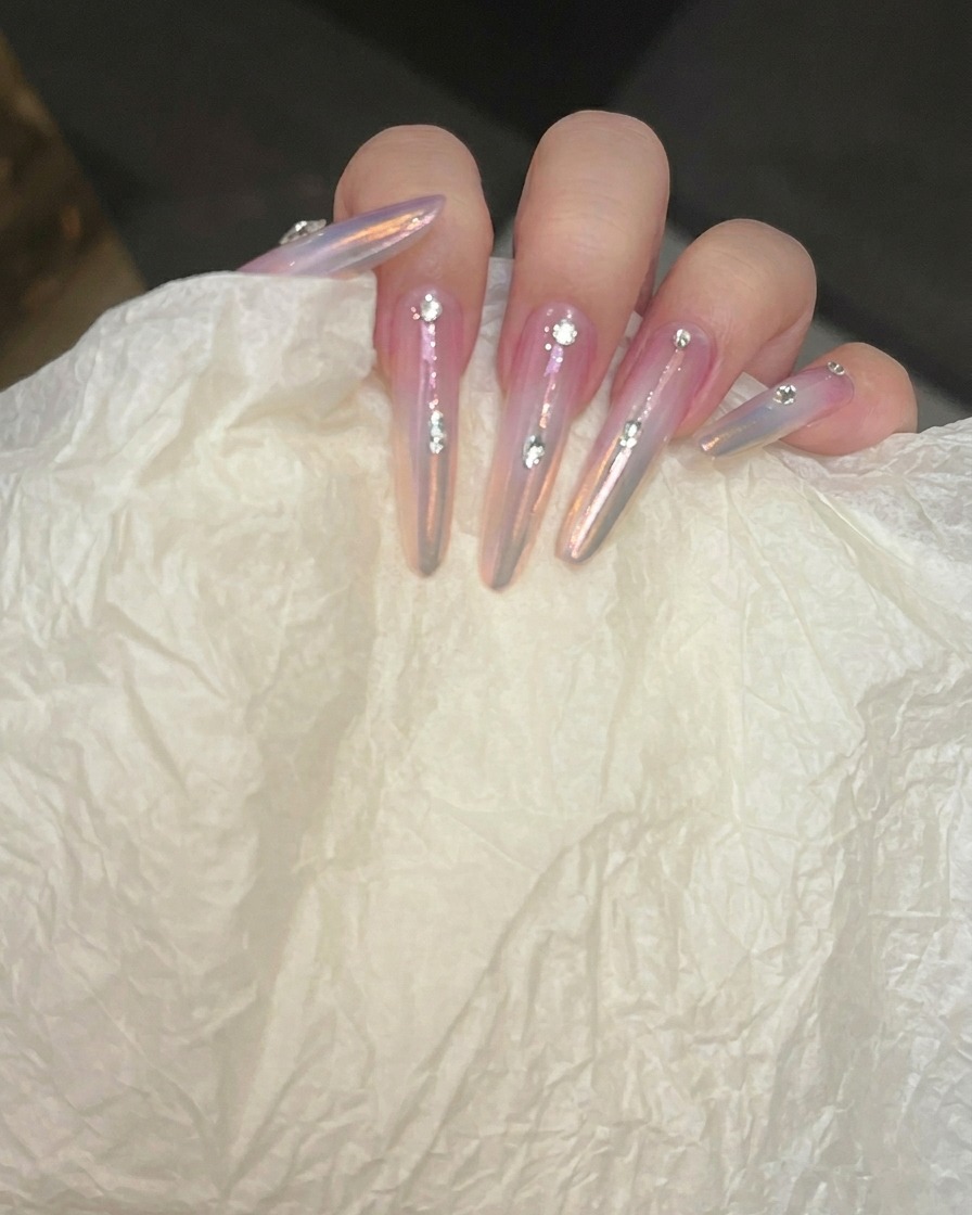Uno strumento che picchietta delicatamente il blushing gel per sfumare e perfezionare il gradiente.