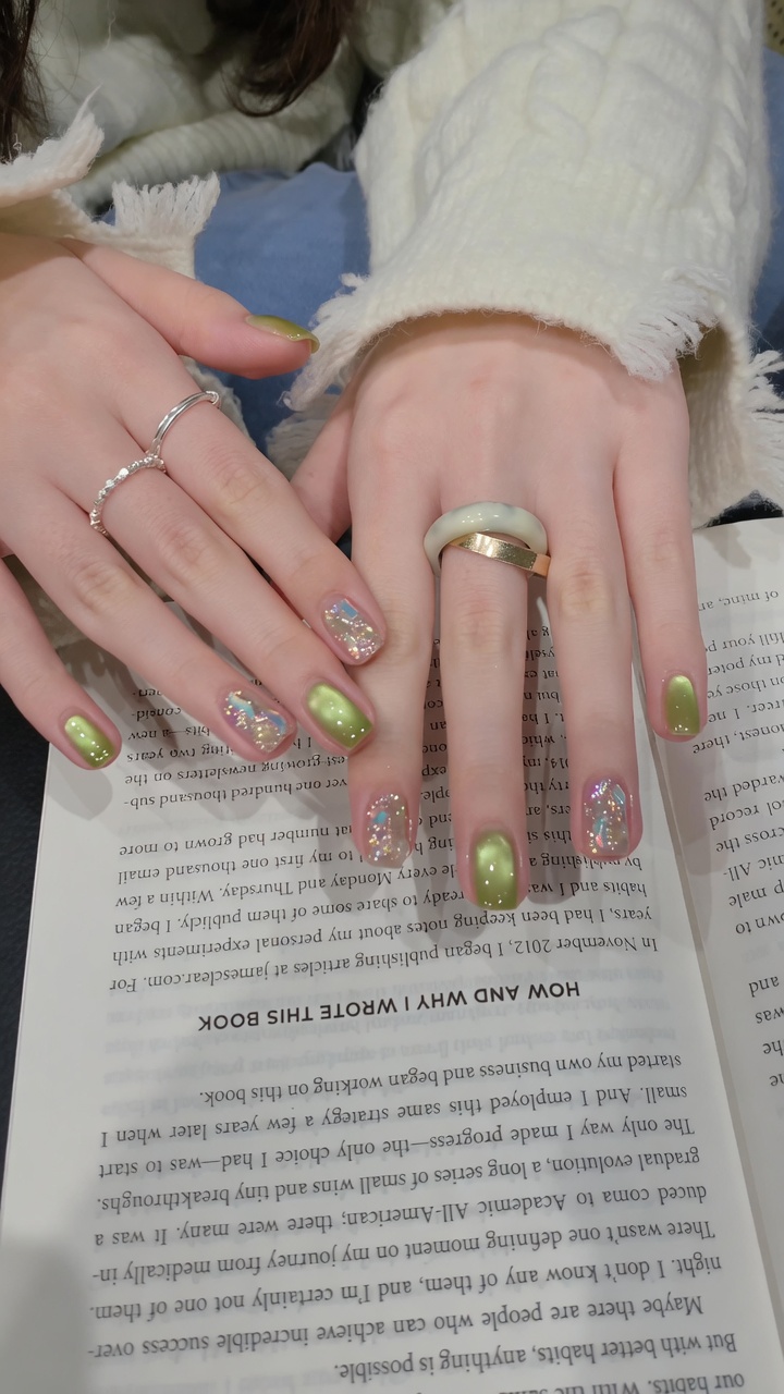 Unghie Gel Cat-Eye Verde Brillante con Accento Glitter — Tutorial Passo dopo Passo