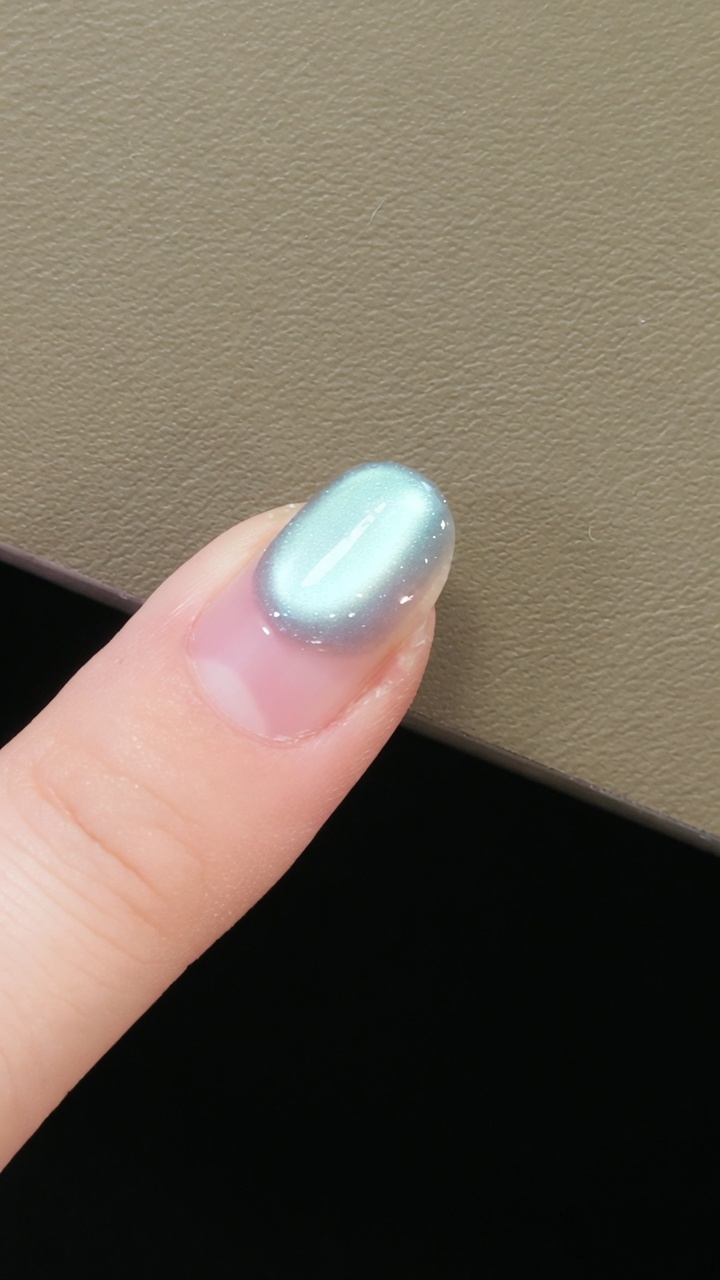 Unghie Gel Cat Eye Verde Smeraldo — Tutorial Professionale per Decorazioni Magnetiche