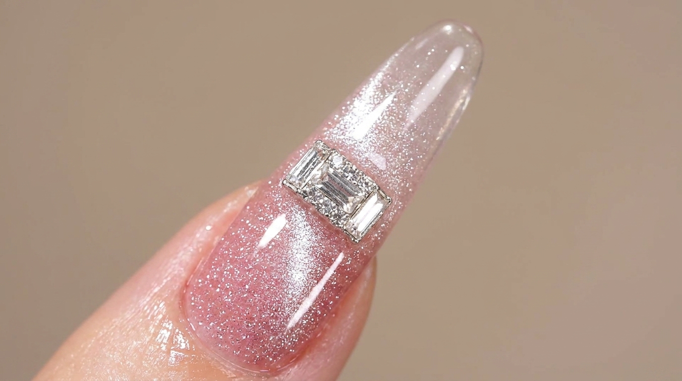 Unghie Ombré Rosa Glitter con Effetto Cat-Eye e Strass
