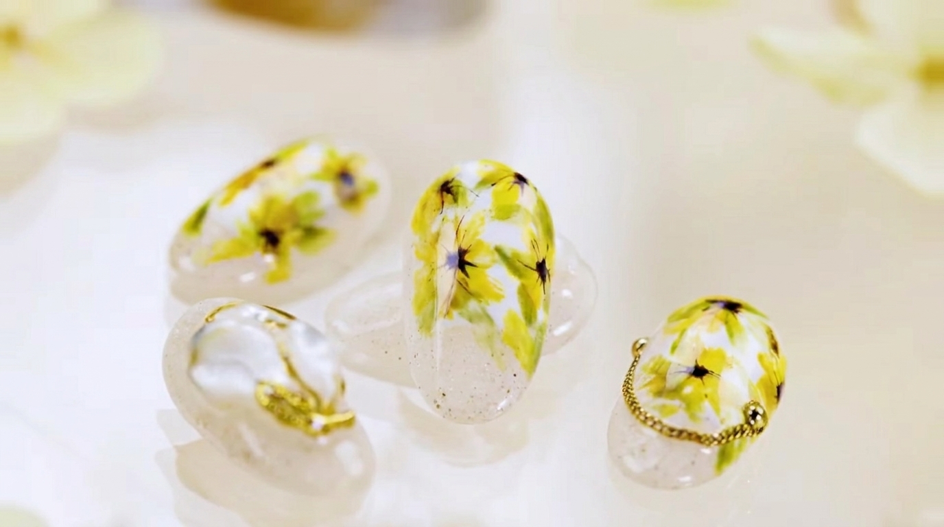 Nail Art Floreale Margherita primaverile — Tutorial semplice passo dopo passo