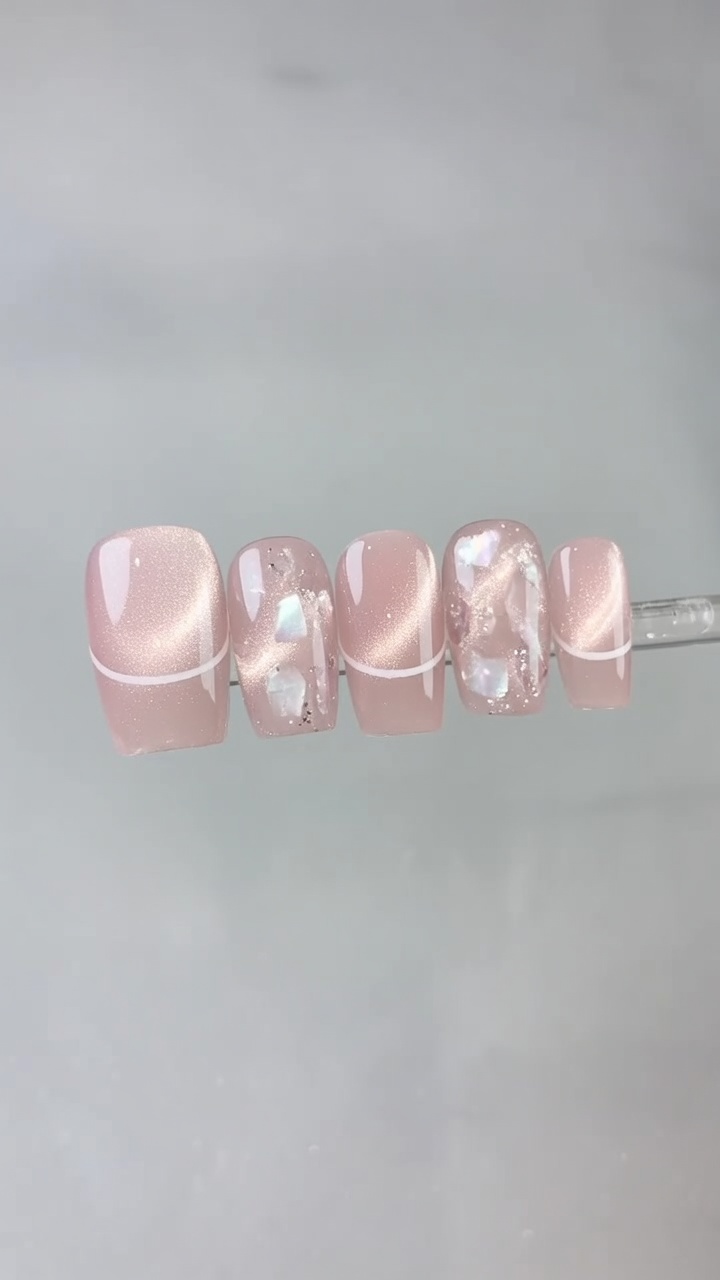 Unghie Nude Pink French Laser Cat-Eye: Tutorial Passo dopo Passo