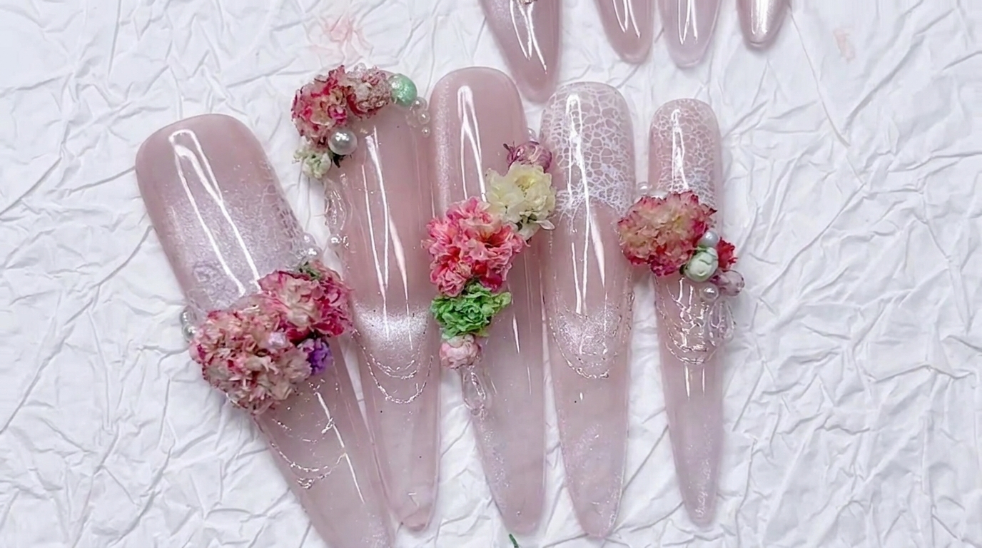 Unghie Cat-Eye con Pizzo e Fiori 3D — Tutorial Elegante Fai-da-Te