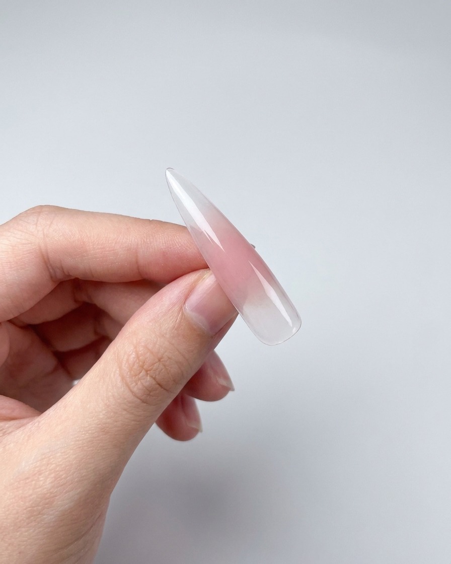 Tip con gel magnetico e riflessi creati dal magnete.