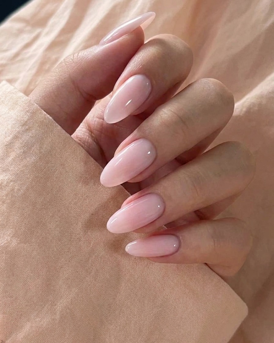 Gel trasparente aggiunto alla miscela di colore sulla palette per creare un effetto traslucido.