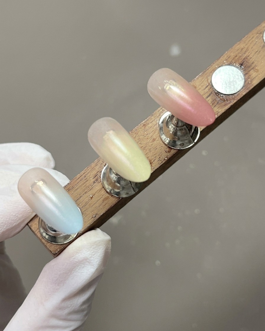 Espositore che mostra diverse tip con gradient pastello completati.