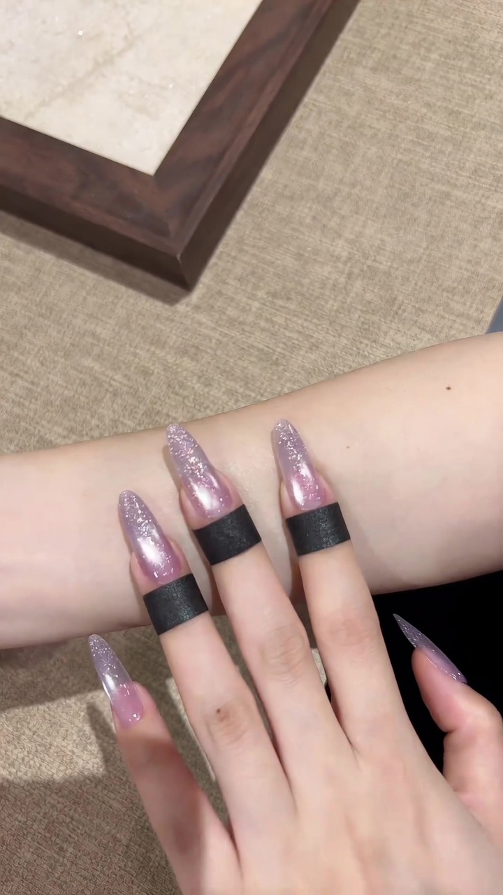 Unghie Cat Eye con Sfumatura Glitter: Tutorial Effetto Galassia