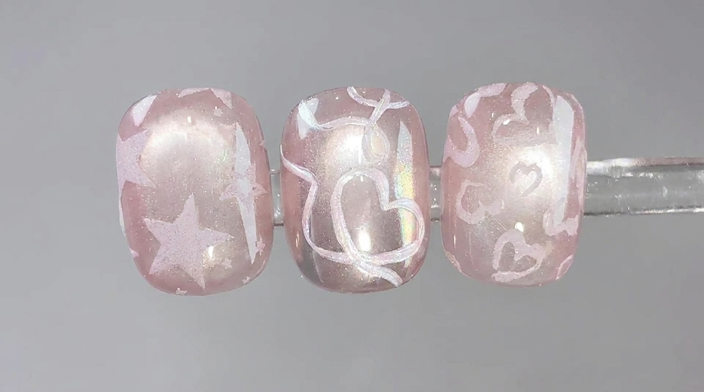 Tutorial Nail Art: Cat-Eye Rosa con Stamping e Dettagli in Rilievo
