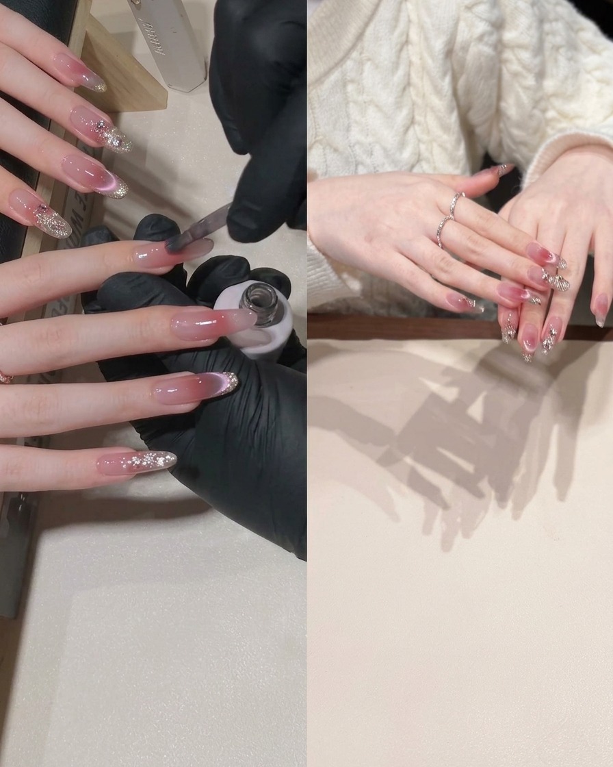 Un pennello applica il gel rosa cat-eye sulla parte inferiore dellunghia, lasciando la parte superiore libera.