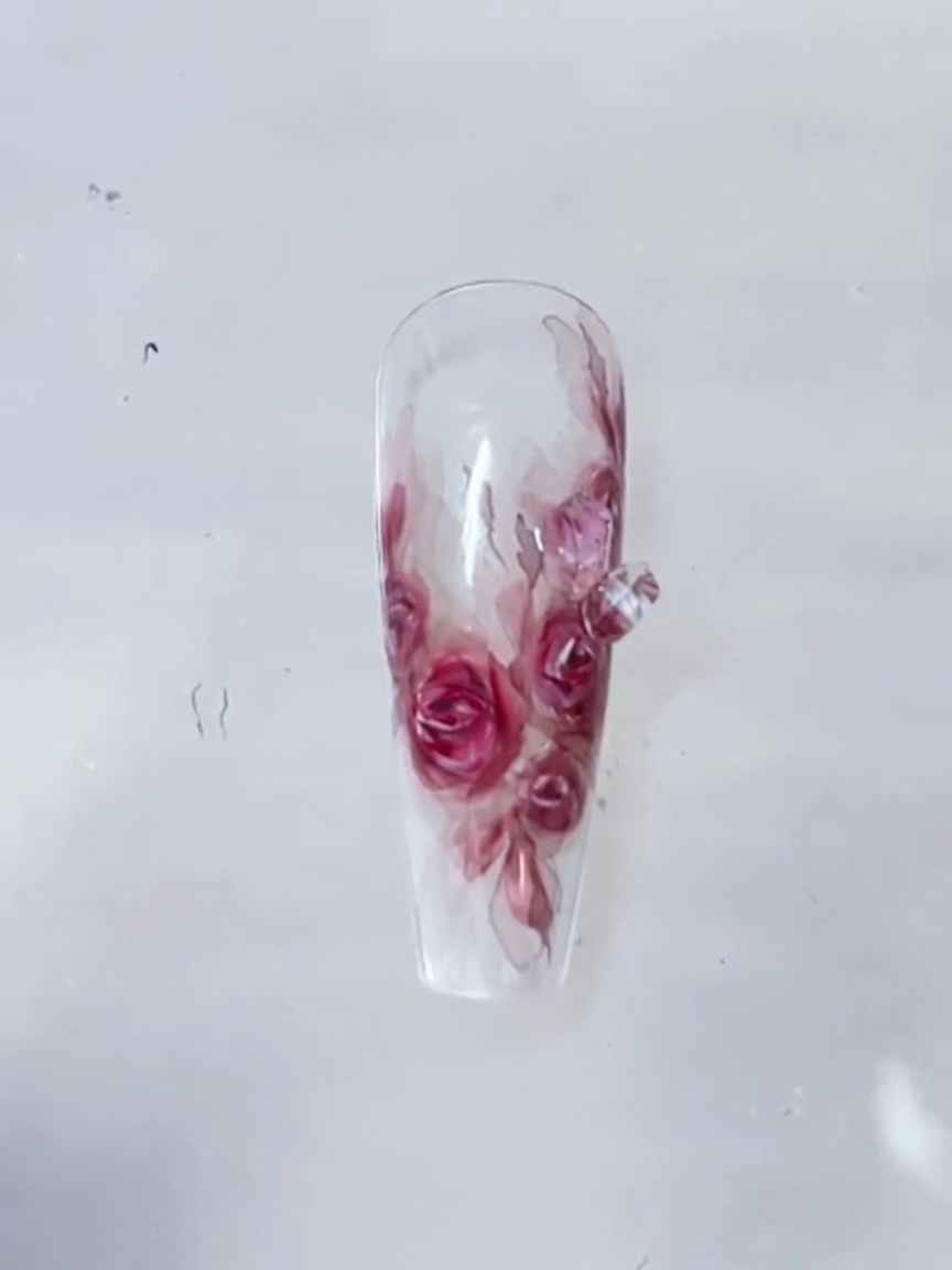 Tutorial di Nail Art con Rose Insanguinate Dipingete a Mano