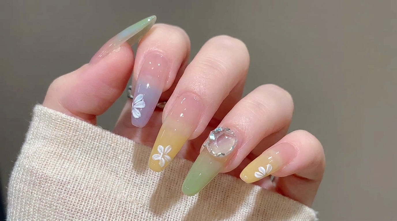 Unghie Jelly Gradient con Nail Art Floreale — Tutorial Passo dopo Passo per Primavera ed Estate