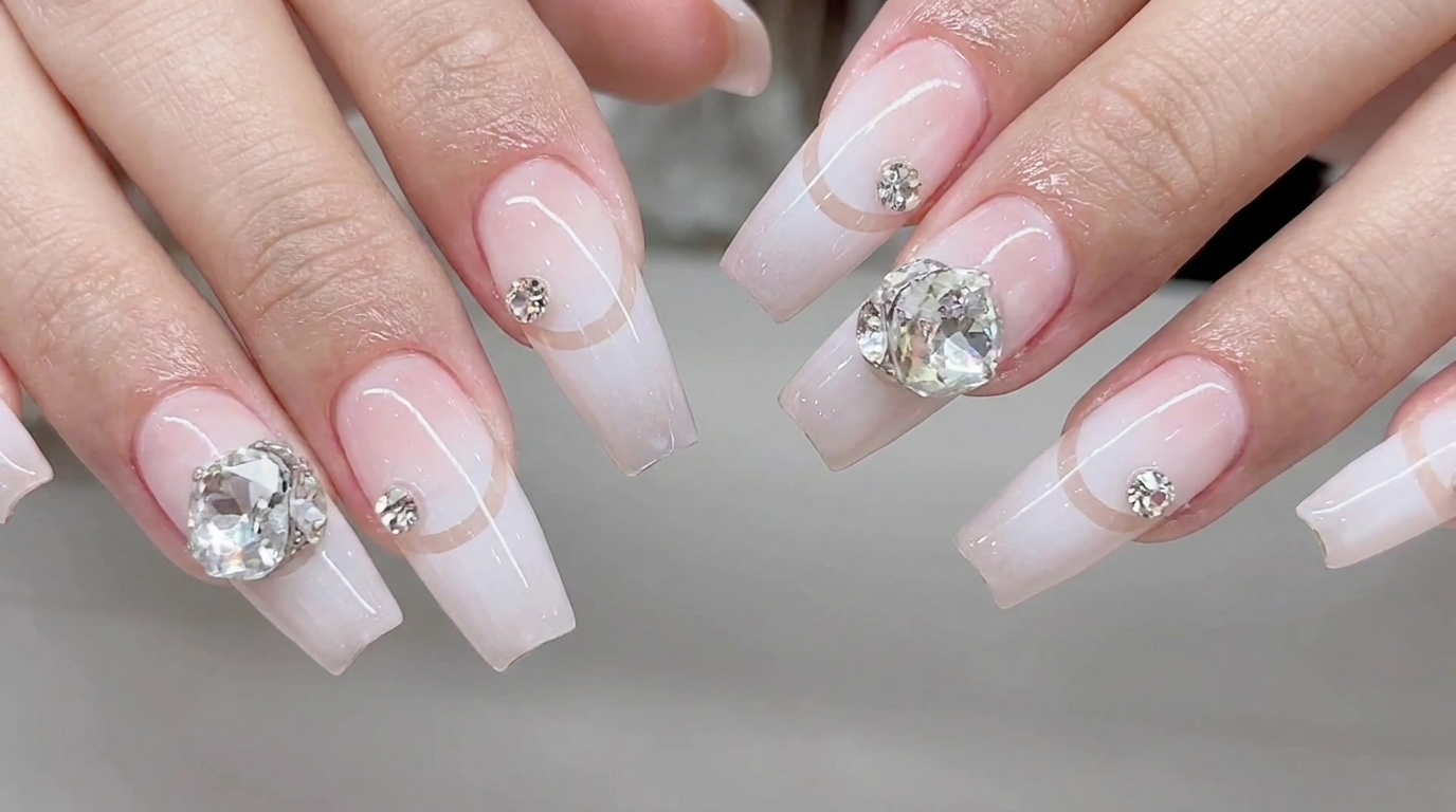 Tutorial Step by Step: Unghie Sfumate Hollow French con Strass
