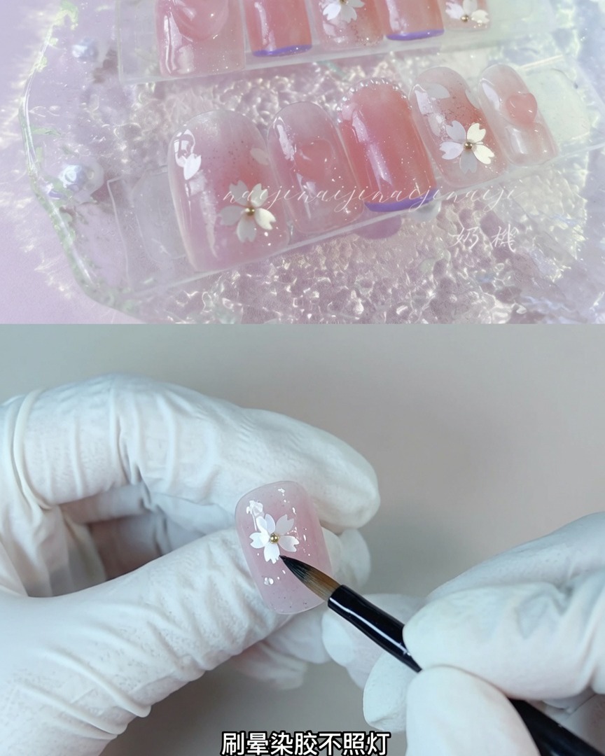 Un pennello stende del blooming gel trasparente sulla superficie dellunghia senza polimerizzare.