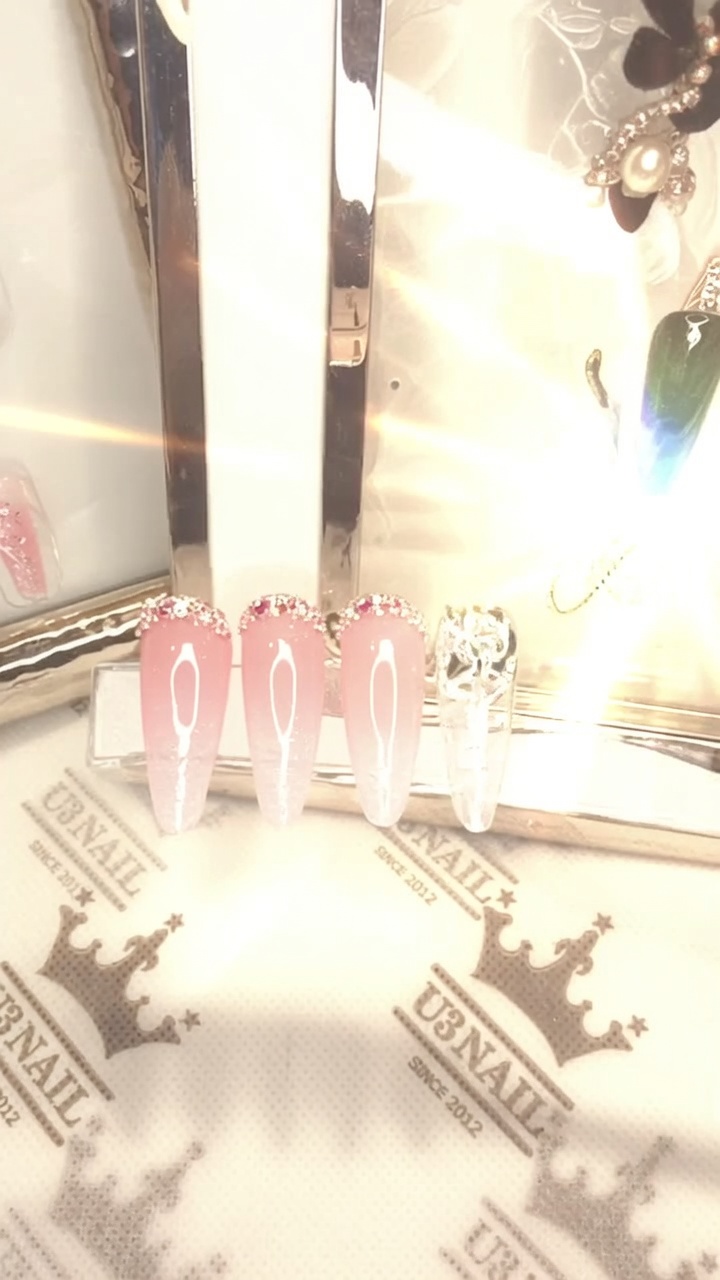 Unghie a Sfumato Rosa e Bianco Lusso Leggero con Cluster di Strass — Tutorial Passo dopo Passo