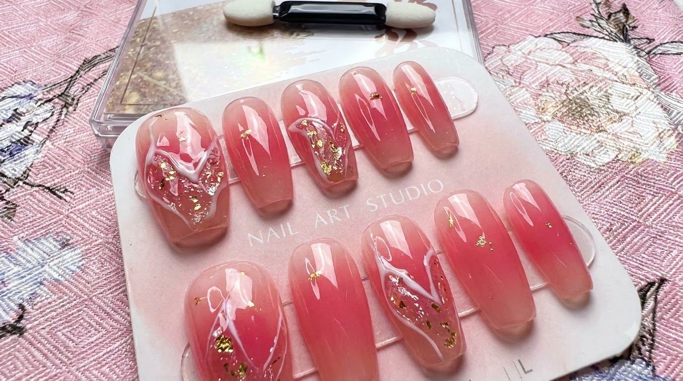 Unghie Press-On con Cuori 3D Rosa Rosa e Foglia Oro — Tutorial Passo dopo Passo