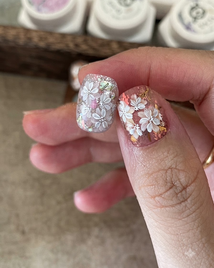 Applicazione di una base trasparente sopra il design blooming polimerizzato.