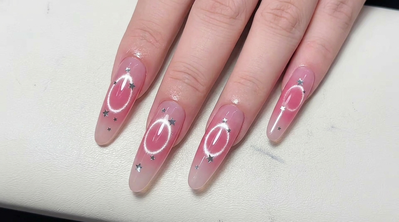 Unghie Pink Blush Hollow Cat Eye con Stelle Argentate: Tutorial Passo dopo Passo