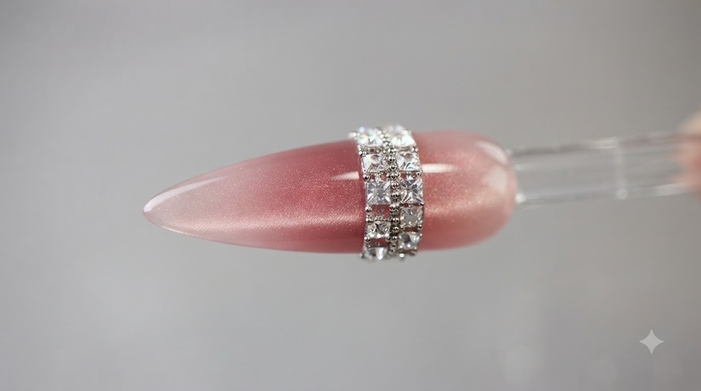 Unghie Cat Eye con Anello Flash Trasparente — Tutorial di Nail Art Brillante