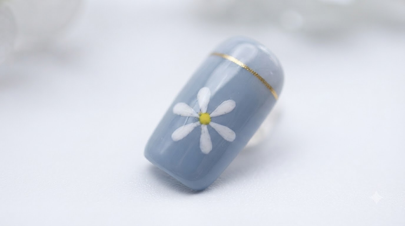 Semplice Nail Art con Margherita Blu — Tutorial Gel Passo dopo Passo