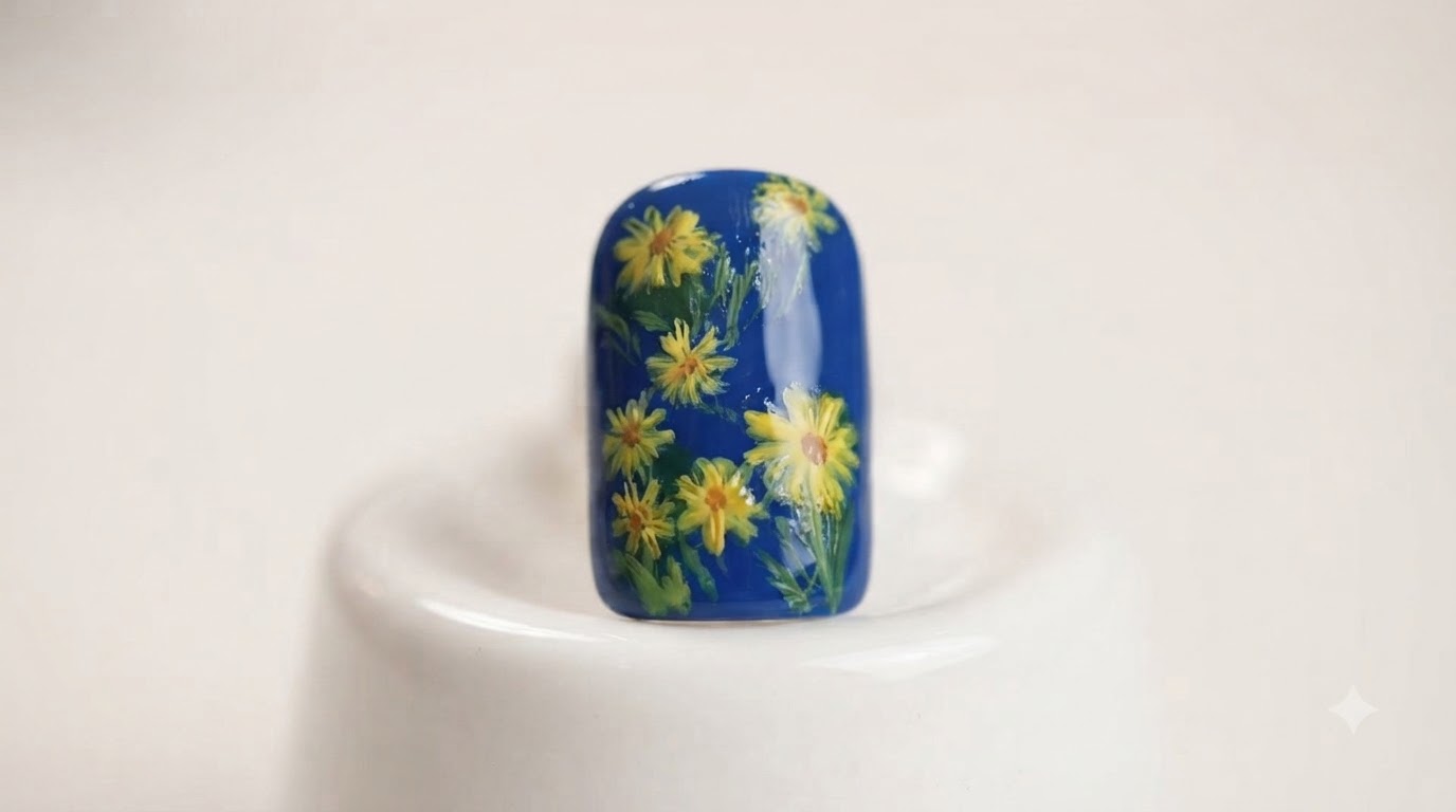 Nail Art con Margherite Selvatiche di Mezza Estate — Tutorial Gel Blu Dipinto a Mano