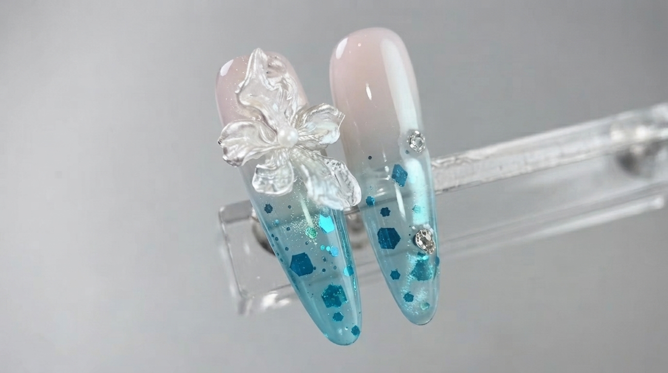 Nail Art con Fiori in Cristallo Blu Degradé — Tutorial Passo dopo Passo