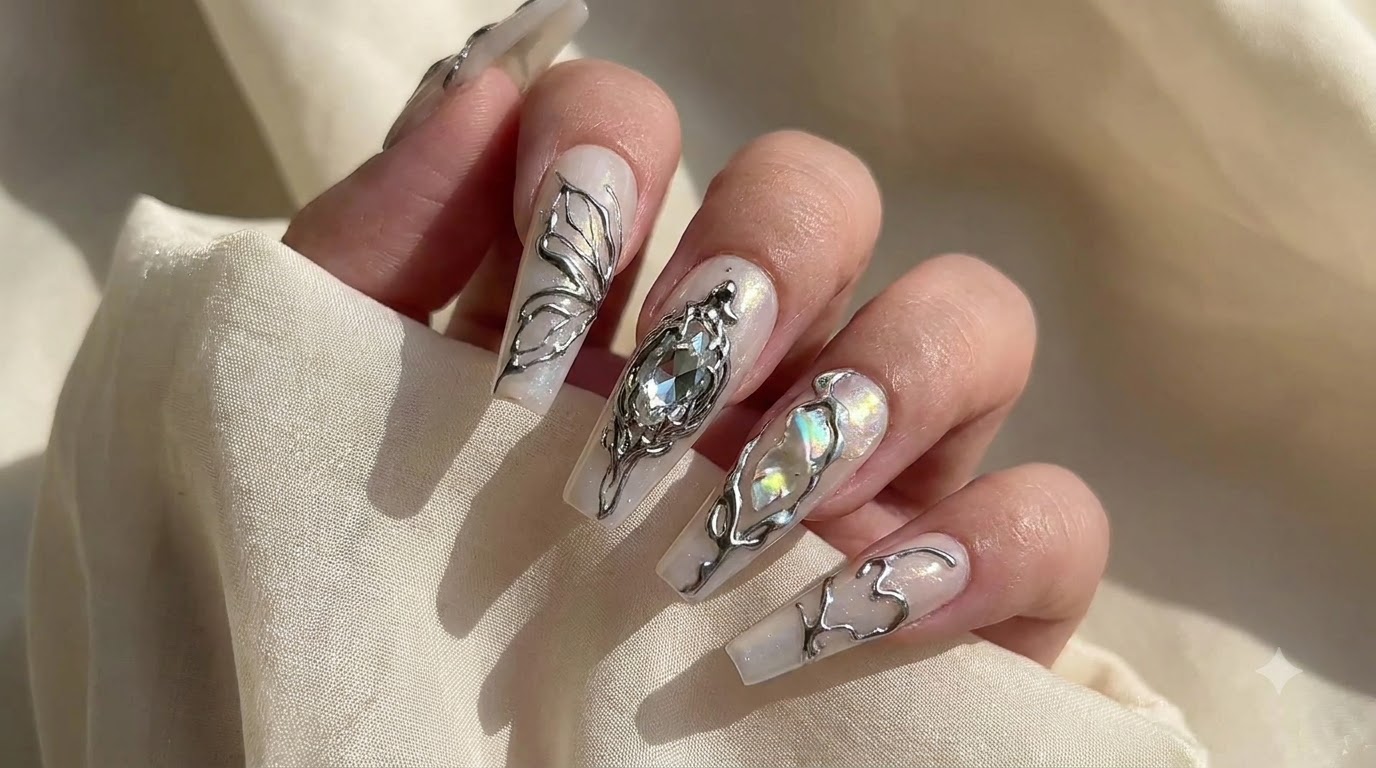 Unghie a Farfalla con Cromatura Argento e Base Bianco Latte — Tutorial Passo dopo Passo