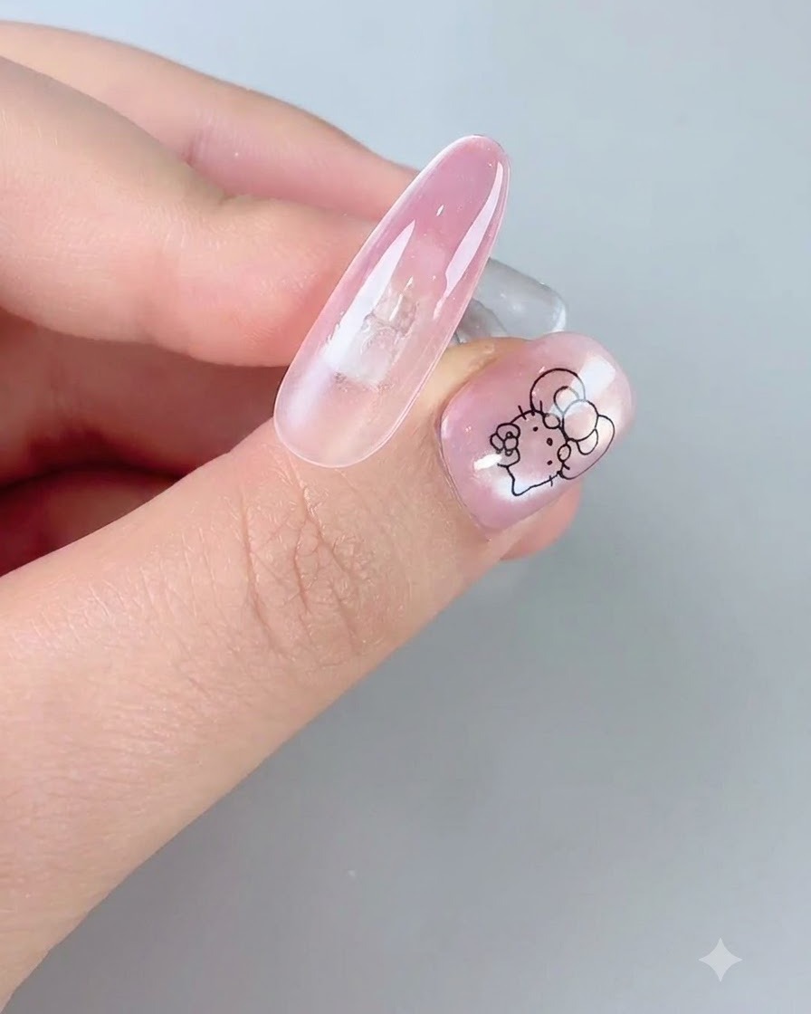 Un magnete avvicinato alla punta dellunghia per attivare i brillantini cat-eye.