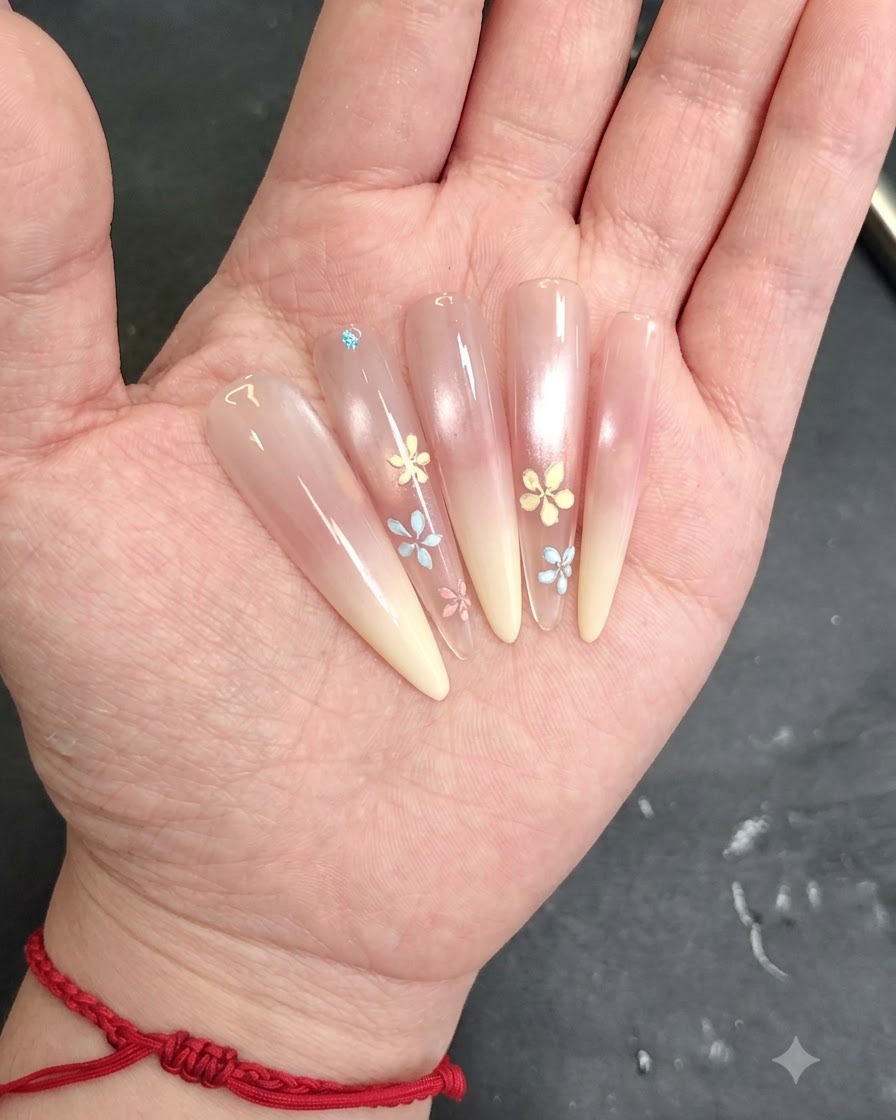 Un pennello che sfuma delicatamente il gel cat-eye bianco per creare una transizione morbida.