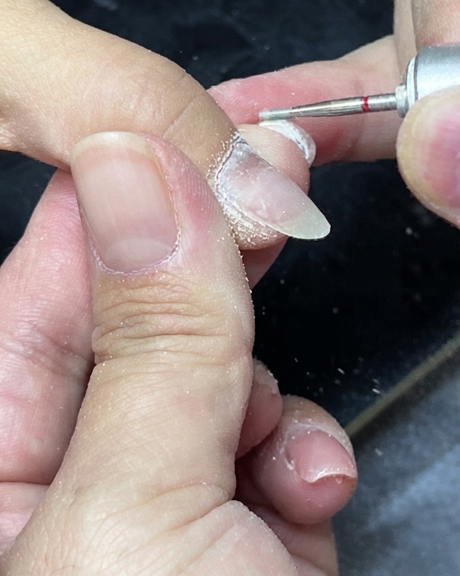 Tronchesine per cuticole utilizzate per tagliare la pelle morta in eccesso attorno ai solchi ungueali.