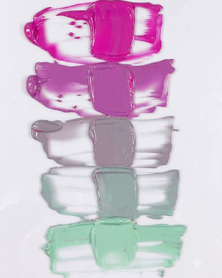 Un campione completo di gradiente di colore verticale che passa dal rosa neon puro al giada polveroso e al verde salvia.