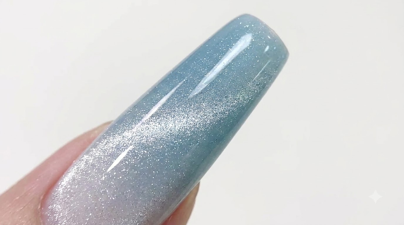 Unghie Sfumate Azzurro Ghiaccio e Cat Eye Argento — Tutorial Passo dopo Passo