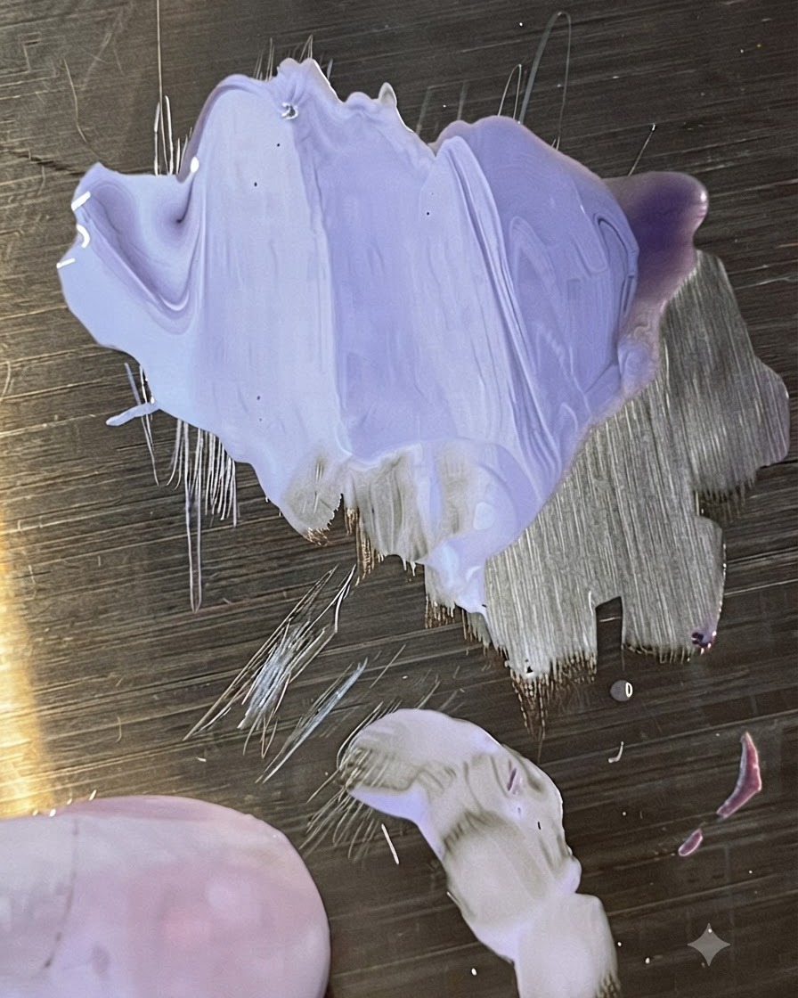 Una tip trasparente che mostra una morbida sfumatura viola chiaro.